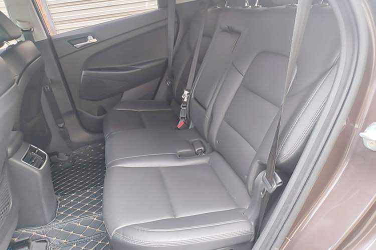 Used Hyundai Tucson 2015 1.6T Dual-Clutch Two-Wheel-Drive Smart Model Left Rear Seat