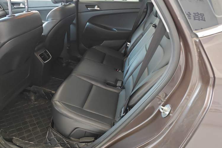 Used Hyundai Tucson 2015 1.6T Dual-Clutch Two-Wheel-Drive Smart Model Left Rear Seat
