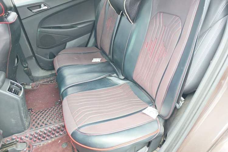 Used Hyundai Tucson 2015 1.6T Dual-Clutch Two-Wheel-Drive Leading Model Left Rear Seat