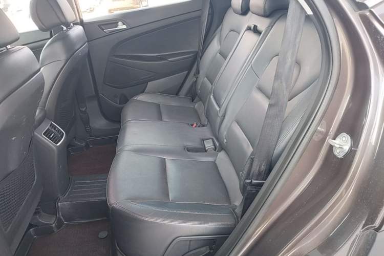 Used Hyundai Tucson 2015 1.6T Dual-Clutch Four-Wheel Drive Flagship Model Left Rear Seat
