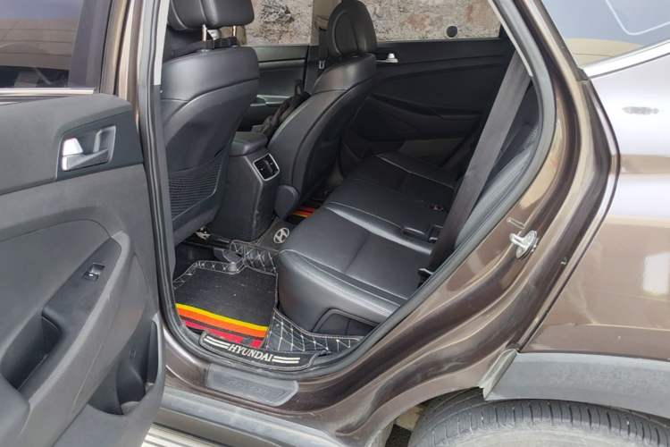 Used Hyundai Tucson 2015 1.6T Dual-Clutch Two-Wheel-Drive Smart Model Left Rear Seat