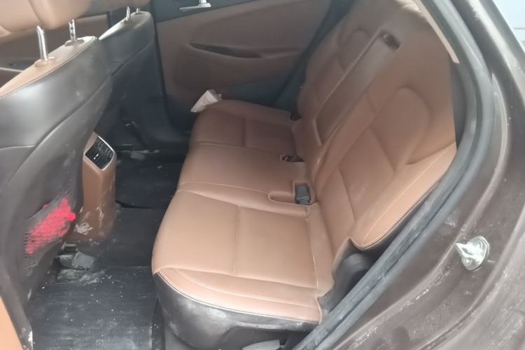 Used Hyundai Tucson 2015 1.6T Dual-Clutch Two-Wheel-Drive Leading Model Left Rear Seat