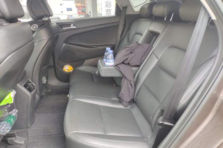Used Hyundai Tucson 2015 1.6T Dual-Clutch Two-Wheel-Drive Smart Model Left Rear Seat