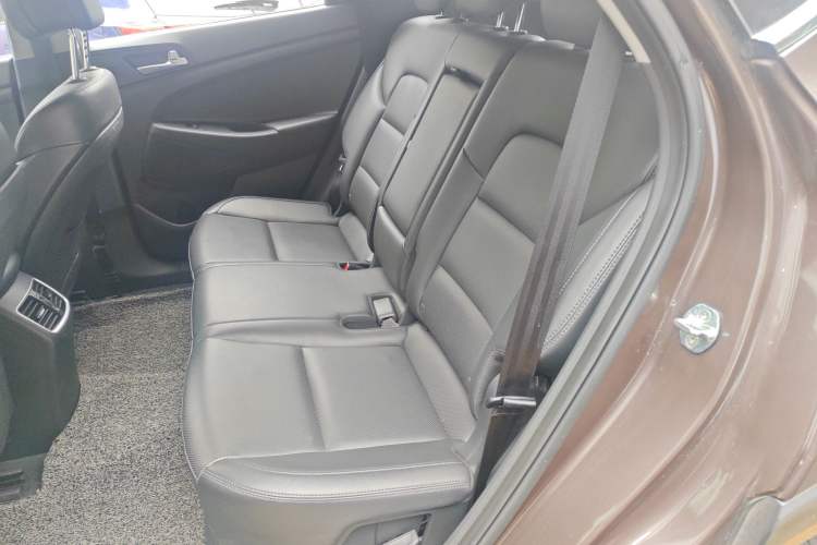 Used Hyundai Tucson 2015 1.6T Dual-Clutch Two-Wheel-Drive Smart Model Left Rear Seat