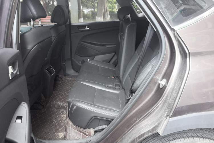 Used Hyundai Tucson 2015 1.6T Dual-Clutch Two-Wheel-Drive Smart Model Left Rear Seat