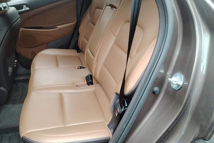 Used Hyundai Tucson 2015 1.6T Dual-Clutch Two-Wheel-Drive Smart Model Left Rear Seat