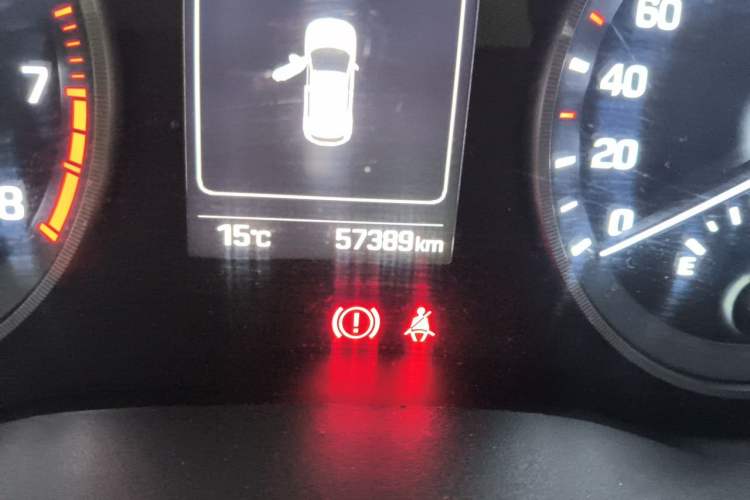 Used Hyundai Tucson 2015 1.6T Dual-Clutch Two-Wheel-Drive Smart Model Odometer Close Up
