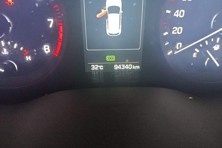 Used Hyundai Tucson 2015 1.6T Dual-Clutch Four-Wheel Drive Flagship Model Odometer Close Up