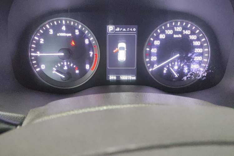 Used Hyundai Tucson 2015 1.6T Dual-Clutch Four-Wheel Drive Flagship Model Odometer Close Up