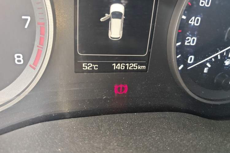 Used Hyundai Tucson 2015 1.6T Dual-Clutch Two-Wheel-Drive Smart Model Odometer Close Up