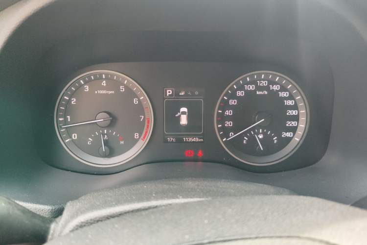 Used Hyundai Tucson 2015 1.6T Dual-Clutch Two-Wheel-Drive Smart Model Odometer Close Up