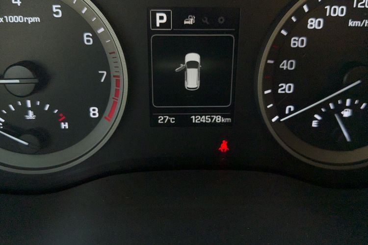 Used Hyundai Tucson 2015 1.6T Dual-Clutch Two-Wheel-Drive Leading Model Odometer Close Up