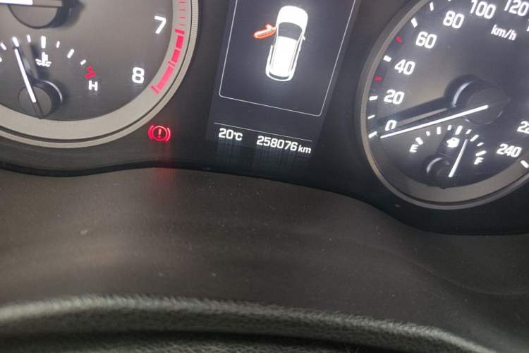 Used Hyundai Tucson 2015 1.6T Dual-Clutch Four-Wheel Drive Flagship Model Odometer Close Up