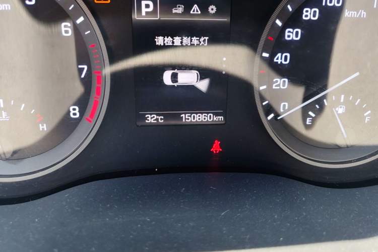 Used Hyundai Tucson 2015 1.6T Dual-Clutch Two-Wheel-Drive Smart Model Odometer Close Up