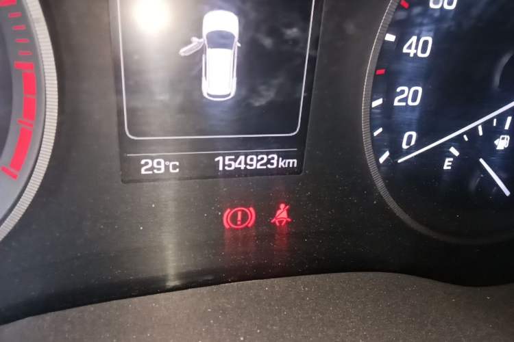 Used Hyundai Tucson 2015 1.6T Dual-Clutch Two-Wheel-Drive Leading Model Odometer Close Up