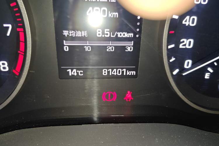 Used Hyundai Tucson 2015 1.6T Dual-Clutch All-Wheel-Drive Premium Model Odometer Close Up
