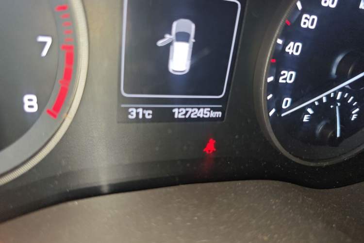 Used Hyundai Tucson 2015 1.6T Dual-Clutch Two-Wheel-Drive Smart Model Odometer Close Up