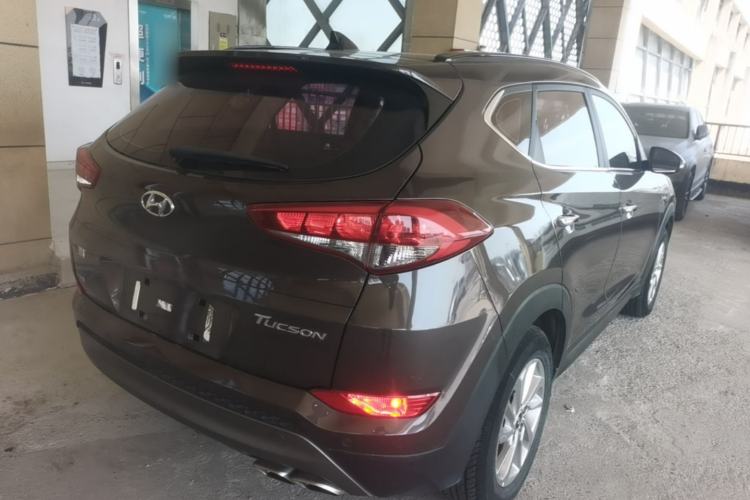 Used Hyundai Tucson 2015 1.6T Dual-Clutch Two-Wheel-Drive Smart Model Rear Right 45 Deg