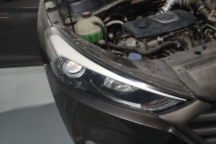 Used Hyundai Tucson 2015 1.6T Dual-Clutch Two-Wheel-Drive Smart Model Right Front Headlight