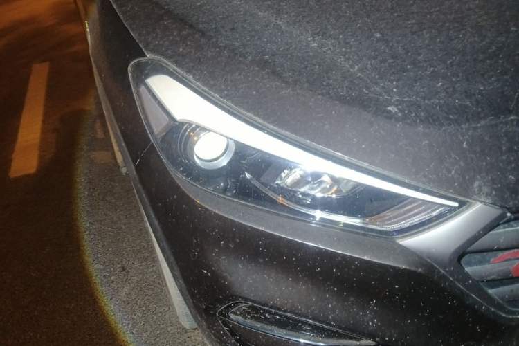 Used Hyundai Tucson 2015 1.6T Dual-Clutch Two-Wheel-Drive Smart Model Right Front Headlight