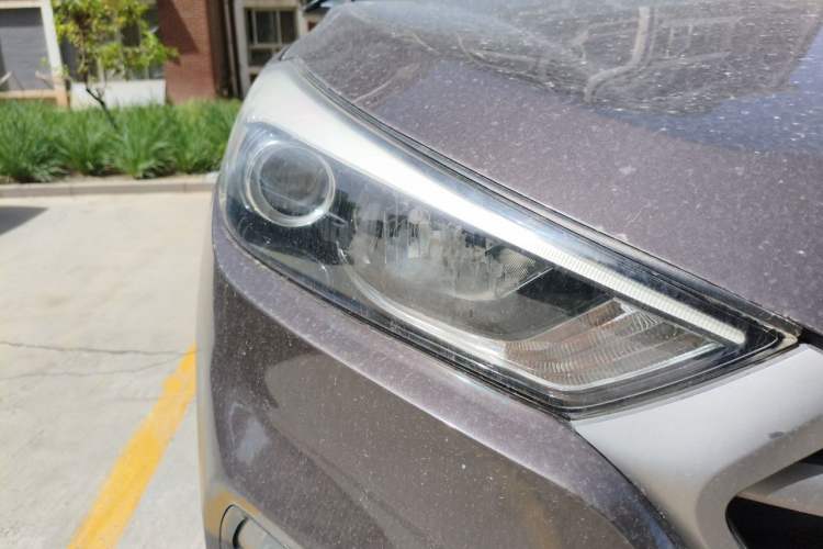Used Hyundai Tucson 2015 1.6T Dual-Clutch Two-Wheel-Drive Smart Model Right Front Headlight