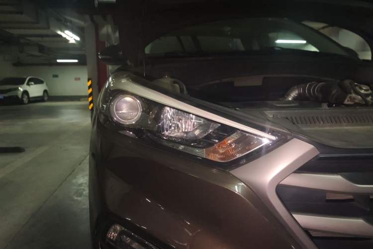 Used Hyundai Tucson 2015 1.6T Dual-Clutch Two-Wheel-Drive Smart Model Right Front Headlight