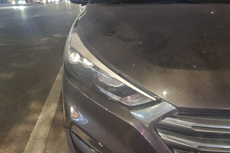 Used Hyundai Tucson 2015 1.6T Dual-Clutch Four-Wheel Drive Flagship Model Right Front Headlight