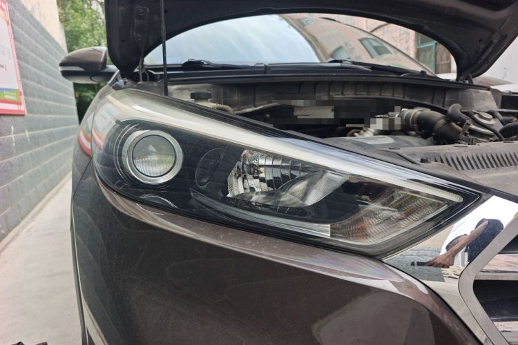 Used Hyundai Tucson 2015 1.6T Dual-Clutch Two-Wheel-Drive Leading Model Right Front Headlight