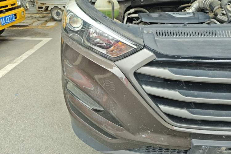 Used Hyundai Tucson 2015 1.6T Dual-Clutch Two-Wheel-Drive Smart Model Right Front Headlight