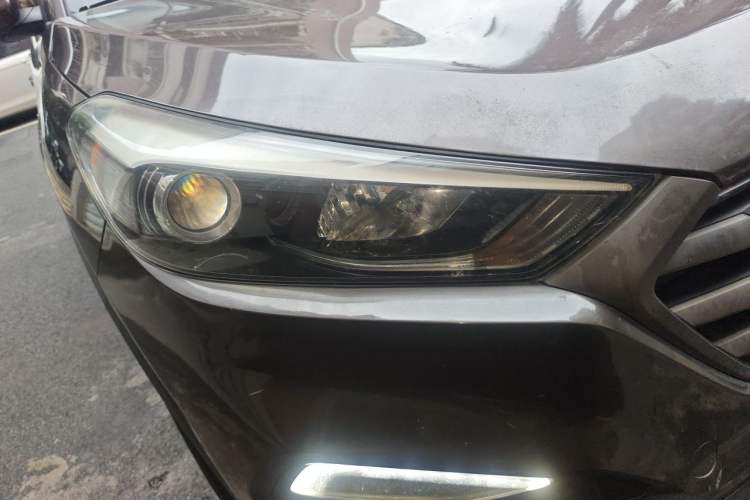 Used Hyundai Tucson 2015 1.6T Dual-Clutch Two-Wheel-Drive Smart Model Right Front Headlight