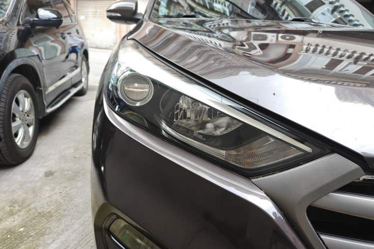 Used Hyundai Tucson 2015 1.6T Dual-Clutch Two-Wheel-Drive Leading Model Right Front Headlight