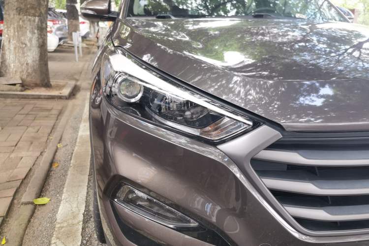 Used Hyundai Tucson 2015 1.6T Dual-Clutch Two-Wheel-Drive Smart Model Right Front Headlight