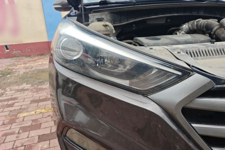 Used Hyundai Tucson 2015 1.6T Dual-Clutch Two-Wheel-Drive Smart Model Right Front Headlight