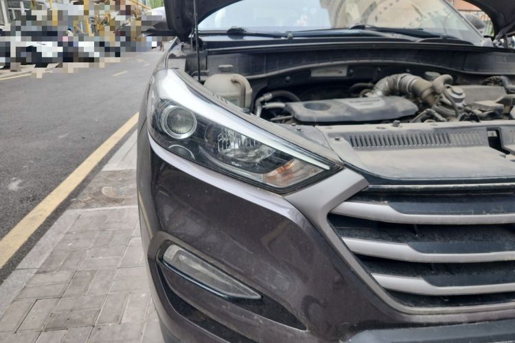 Used Hyundai Tucson 2015 1.6T Dual-Clutch Two-Wheel-Drive Smart Model Right Front Headlight