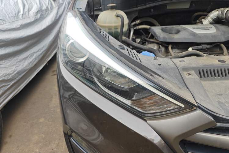 Used Hyundai Tucson 2015 1.6T Dual-Clutch Two-Wheel-Drive Smart Model Right Front Headlight