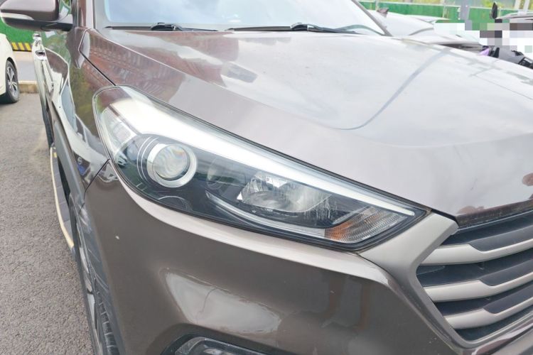 Used Hyundai Tucson 2015 1.6T Dual-Clutch Two-Wheel-Drive Leading Model Right Front Headlight