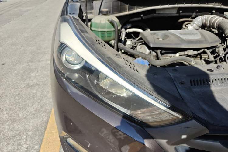 Used Hyundai Tucson 2015 1.6T Dual-Clutch Two-Wheel-Drive Smart Model Right Front Headlight