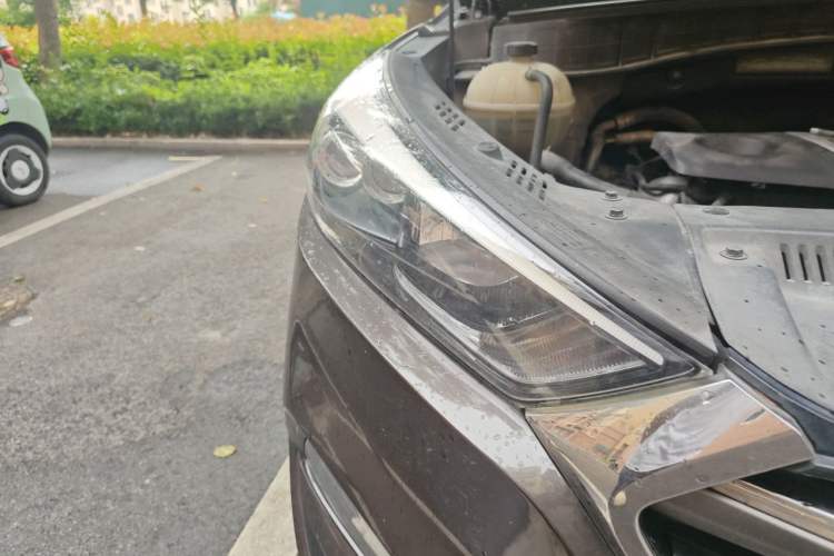 Used Hyundai Tucson 2015 1.6T Dual-Clutch Four-Wheel Drive Flagship Model Right Front Headlight