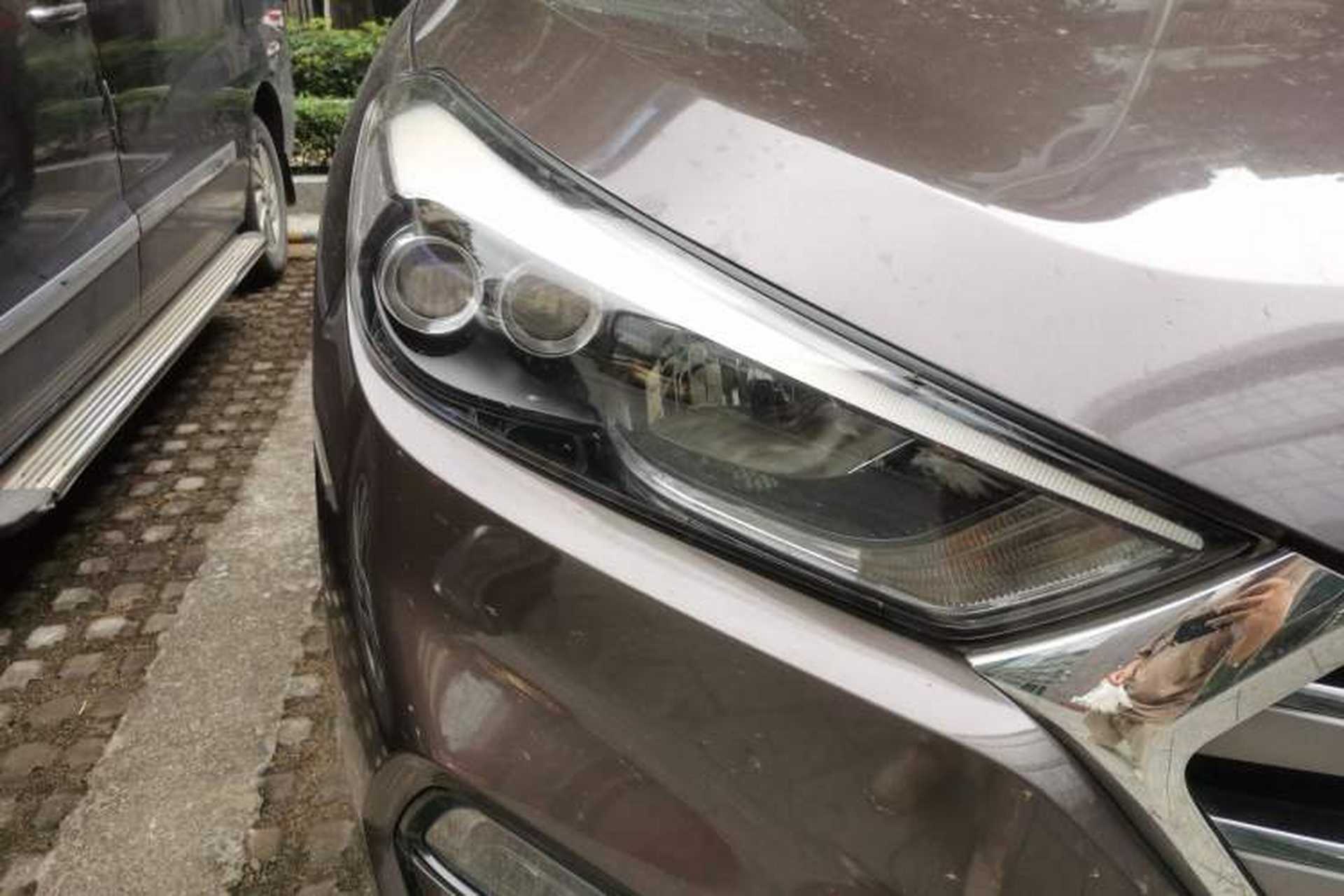 Used Hyundai Tucson 2015 1.6T Dual-Clutch Four-Wheel Drive Flagship Model Right Front Headlight
