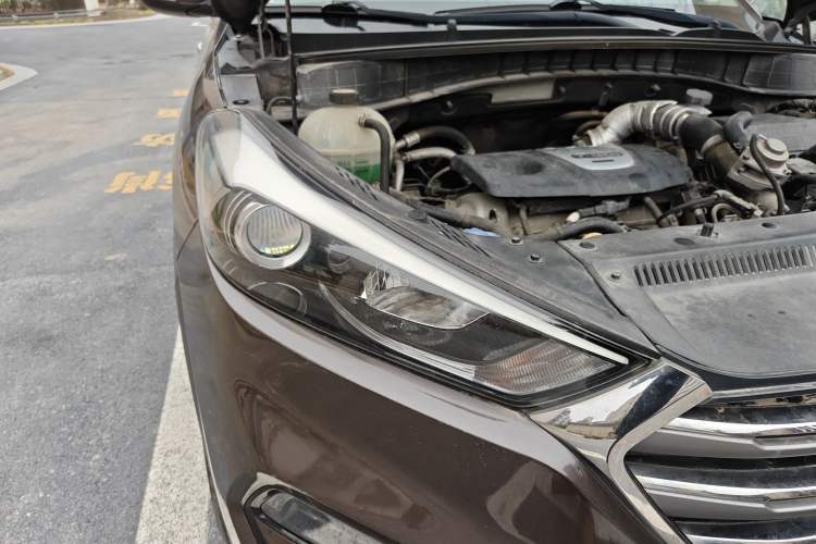 Used Hyundai Tucson 2015 1.6T Dual-Clutch All-Wheel-Drive Premium Model Right Front Headlight