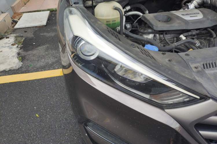 Used Hyundai Tucson 2015 1.6T Dual-Clutch Two-Wheel-Drive Smart Model Right Front Headlight
