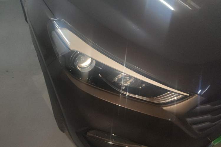 Used Hyundai Tucson 2015 1.6T Dual-Clutch Two-Wheel-Drive Smart Model Right Front Headlight