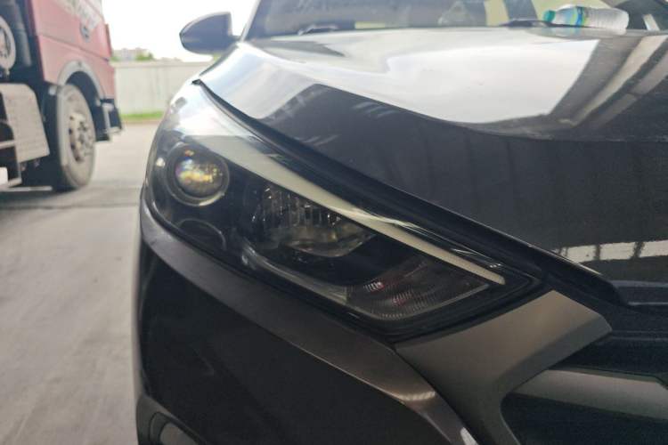 Used Hyundai Tucson 2015 1.6T Dual-Clutch Two-Wheel-Drive Smart Model Right Front Headlight