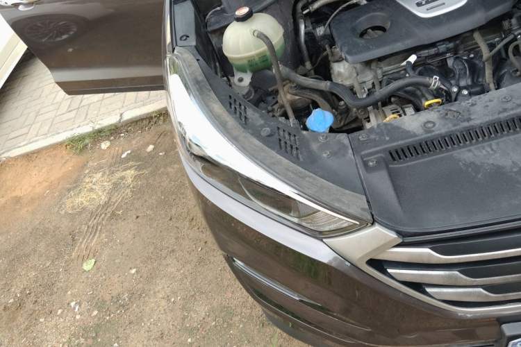 Used Hyundai Tucson 2015 1.6T Dual-Clutch Two-Wheel-Drive Smart Model Right Front Headlight