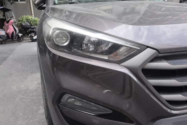 Used Hyundai Tucson 2015 1.6T Dual-Clutch Two-Wheel-Drive Smart Model Right Front Headlight
