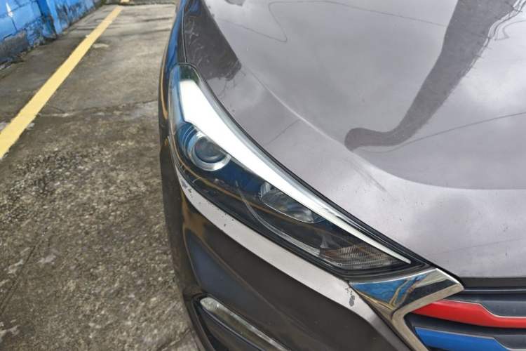 Used Hyundai Tucson 2015 1.6T Dual-Clutch Two-Wheel-Drive Smart Model Right Front Headlight