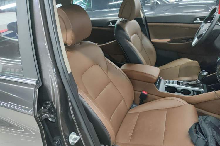 Used Hyundai Tucson 2015 1.6T Dual-Clutch Four-Wheel Drive Flagship Model Right Front Seat
