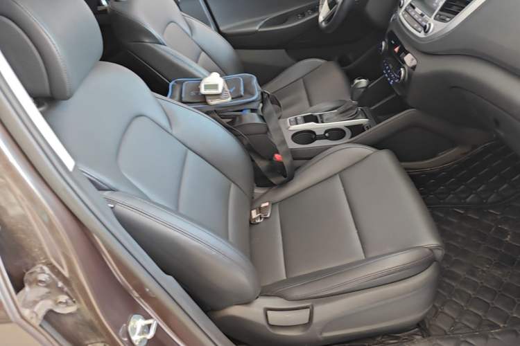 Used Hyundai Tucson 2015 1.6T Dual-Clutch Two-Wheel-Drive Smart Model Right Front Seat