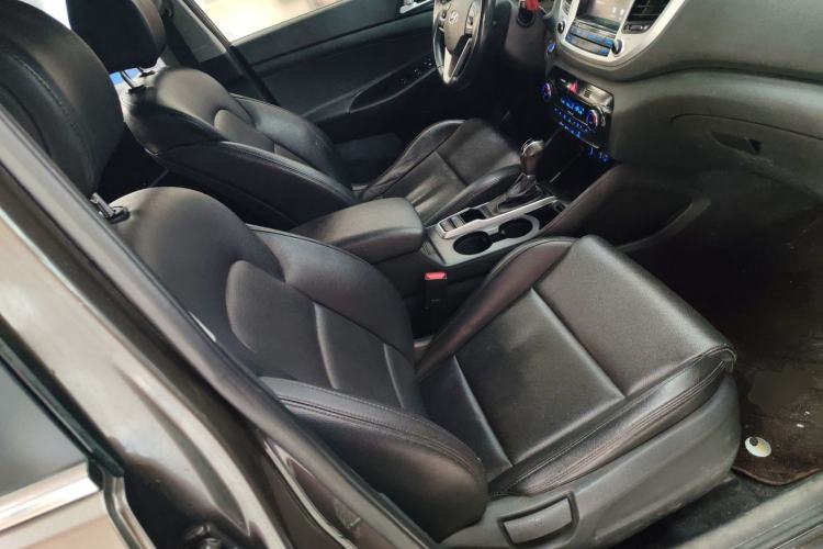 Used Hyundai Tucson 2015 1.6T Dual-Clutch Two-Wheel-Drive Smart Model Right Front Seat