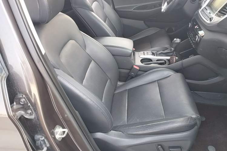 Used Hyundai Tucson 2015 1.6T Dual-Clutch Four-Wheel Drive Flagship Model Right Front Seat